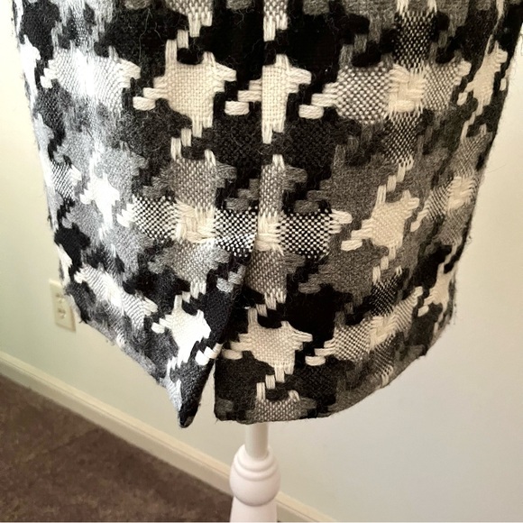 Loft Chunky Textured Herringbone Pattern Skirt Size 2P - Picture 4 of 7